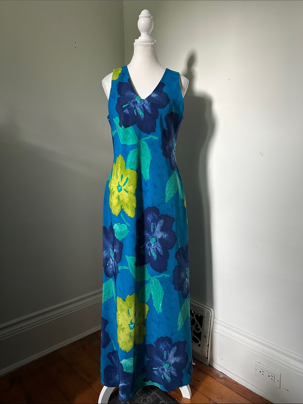SCARLET Vintage Summer Floral Hawaiian Vacation Vibrant Sleeveless Maxi Dress